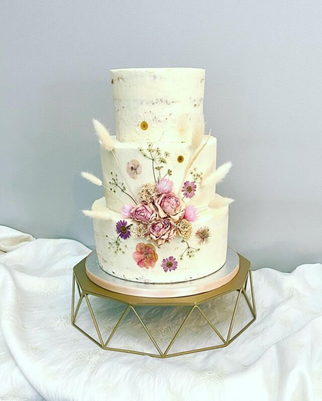 Beautifully Artistic Cakes for Quilters - Quilting Digest